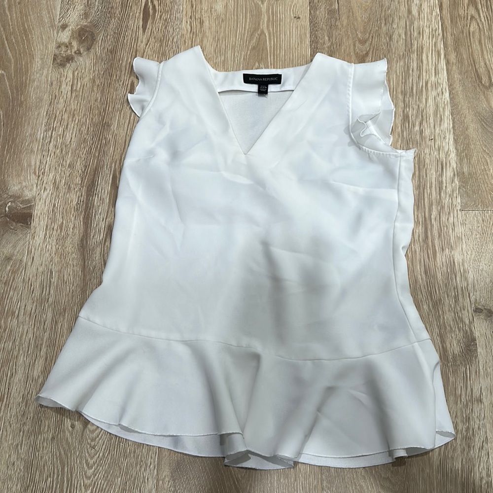 White ruffle sleeve worktop